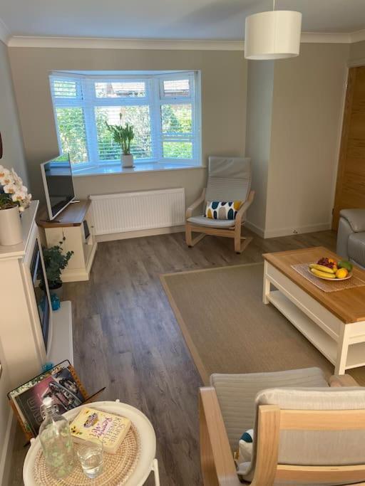 Beautiful 3 Bed Home In The Heart Of New Forest Hordle Kültér fotó