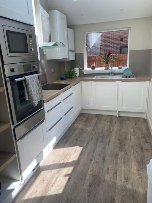 Beautiful 3 Bed Home In The Heart Of New Forest Hordle Kültér fotó